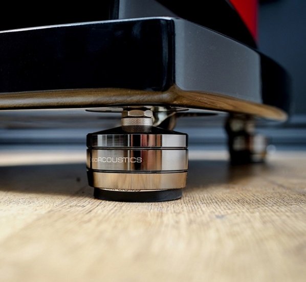 IsoAcoustics GAIA Titan Theis