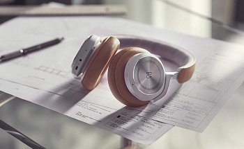 Bang & Olufsen Beoplay HX Timber