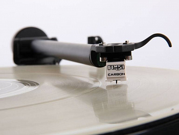 Rega Carbon