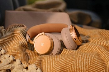Bang & Olufsen Beoplay H100 Sunset Apricot